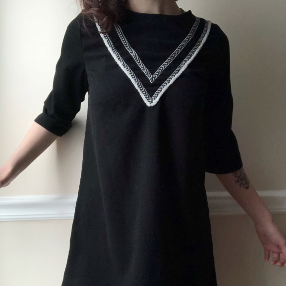 TIMING brand black and white triangle neck dress